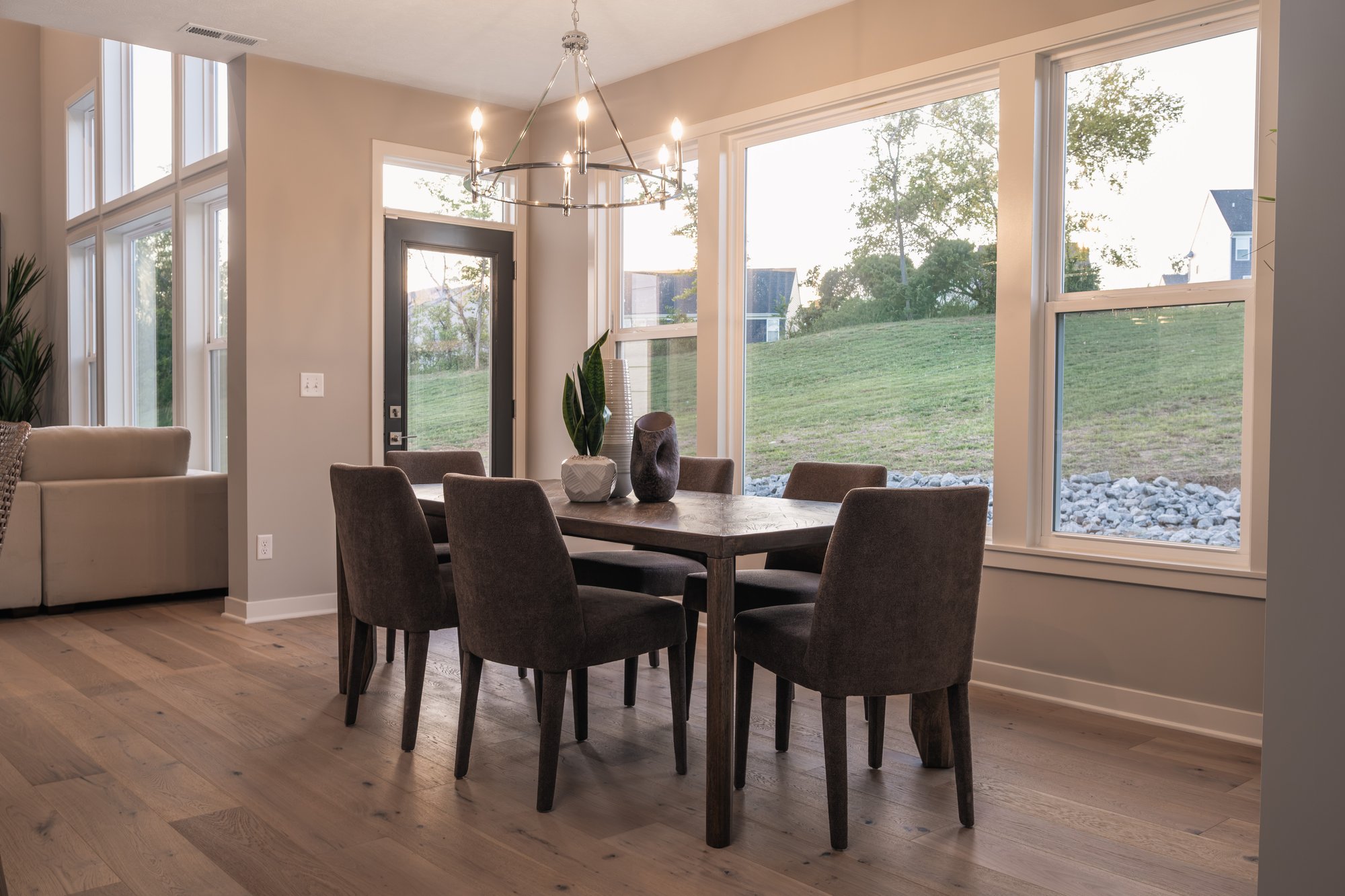 2026-lou-st-jude- psr- grandin-interior-morning room-02