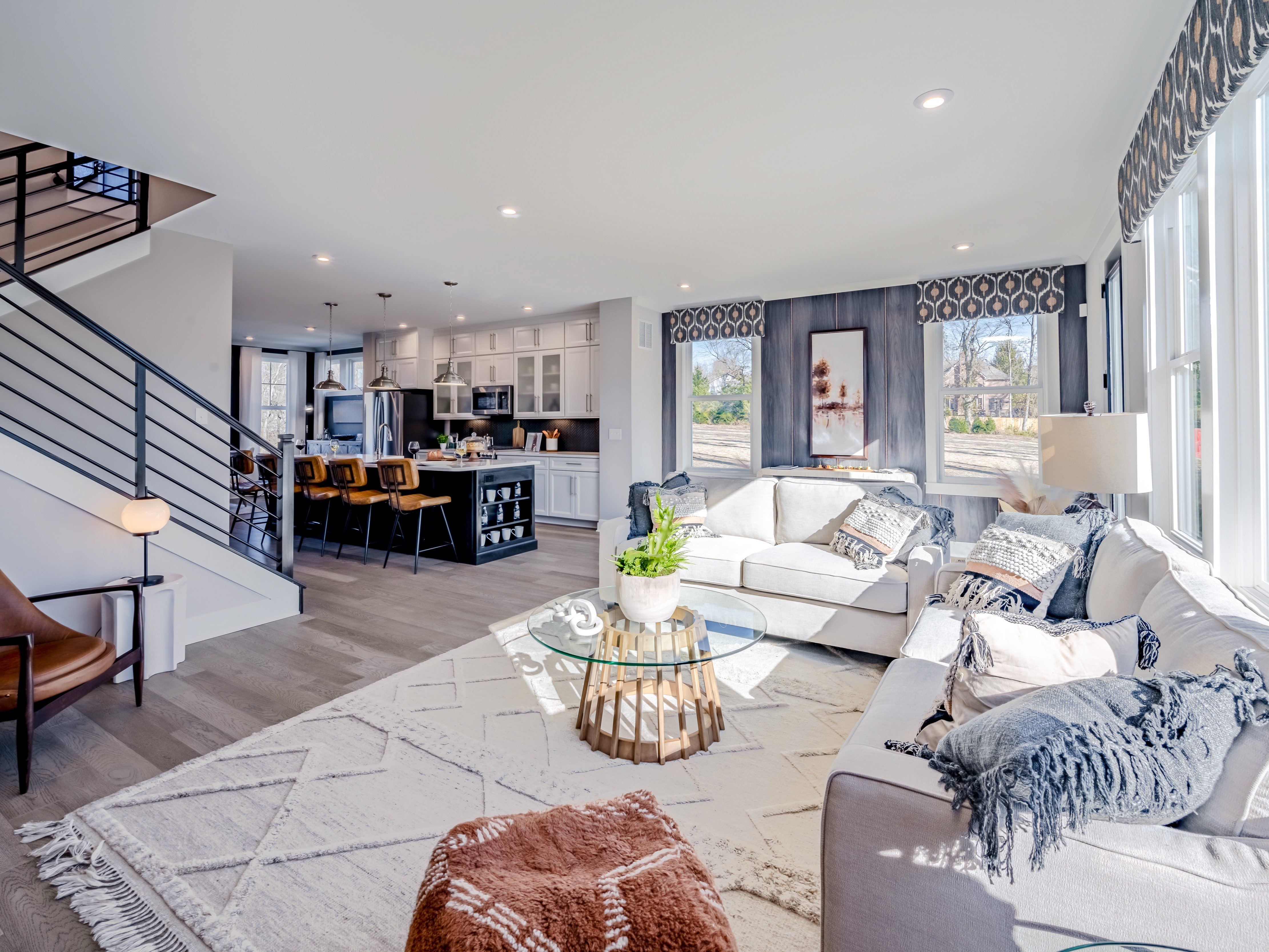 overlook-at-blossom-hill_brookline_family-room_0fh3784_interior